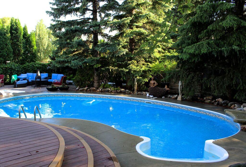 Brightwater Pools & Construction